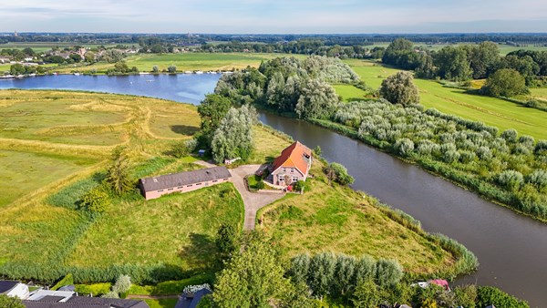 For sale: Ongetwijfeld het mooiste plekje in Gellicum!